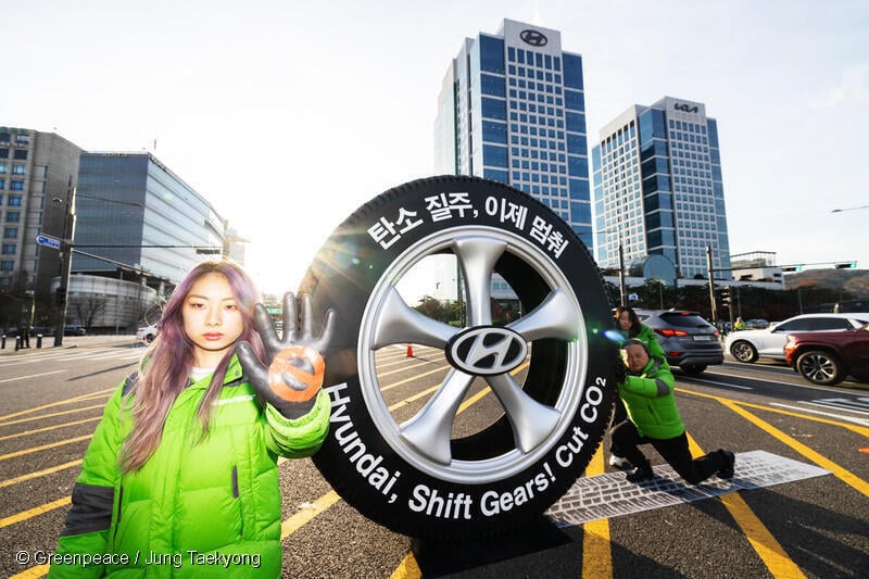 Hyundai, Shift Gears Cut CO2 NVDA with a Huge Tire in Seoul, Korea