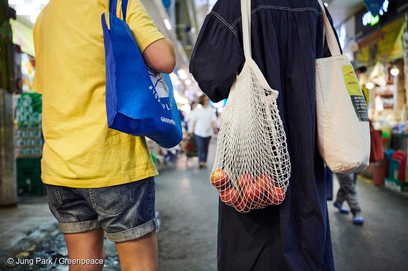 Plastic-Free Shopping Practices in Mangwon Market, Seoul