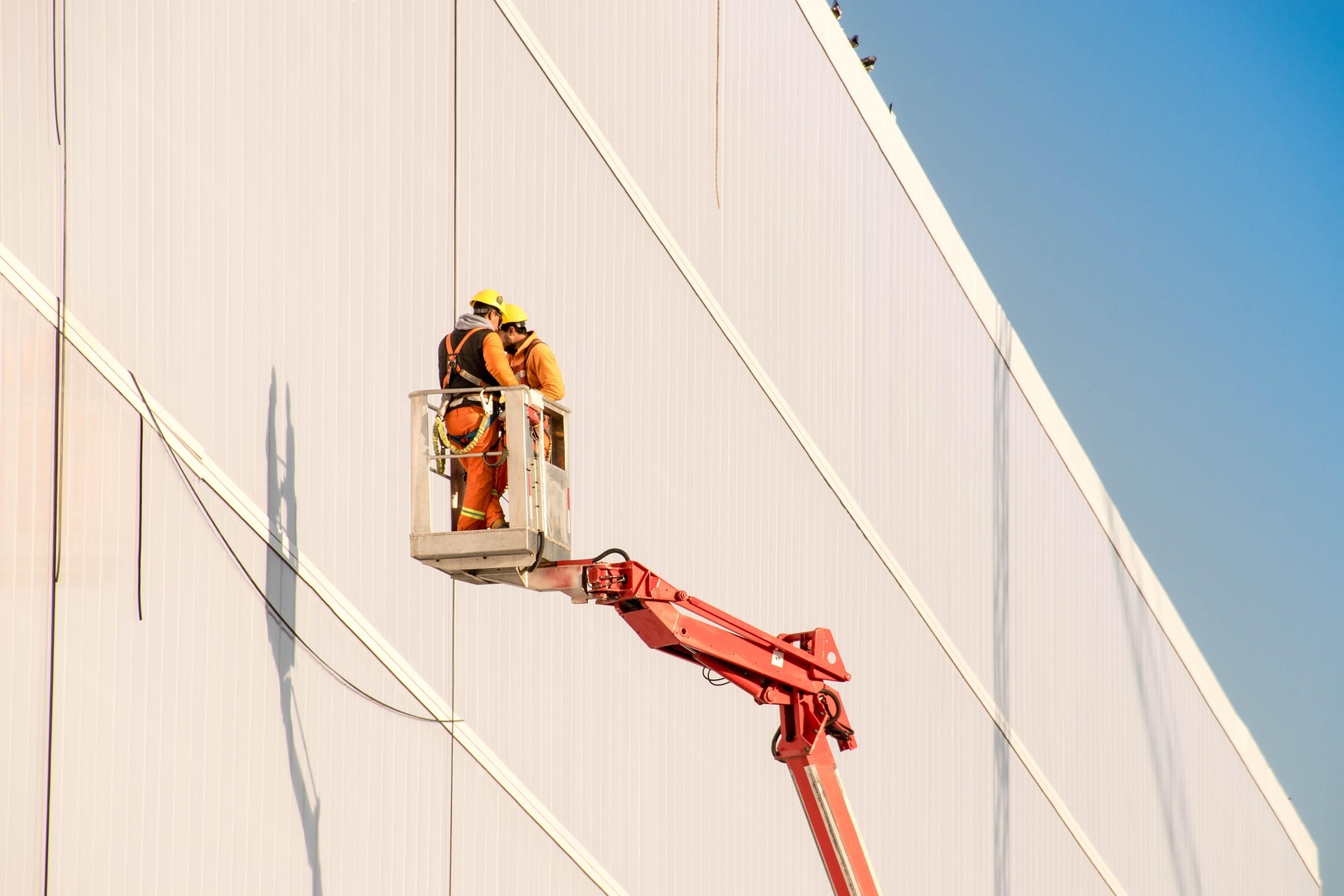 3345557-workers-6566459_1920
